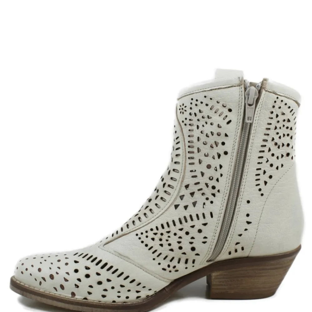 stivaletti_bassi_texani_c_1.webp Stivali Con Tacco | Stivali Estivi | Personal Stivaletti Bassi Texani Camperos Laserati "MAYA" - Beige