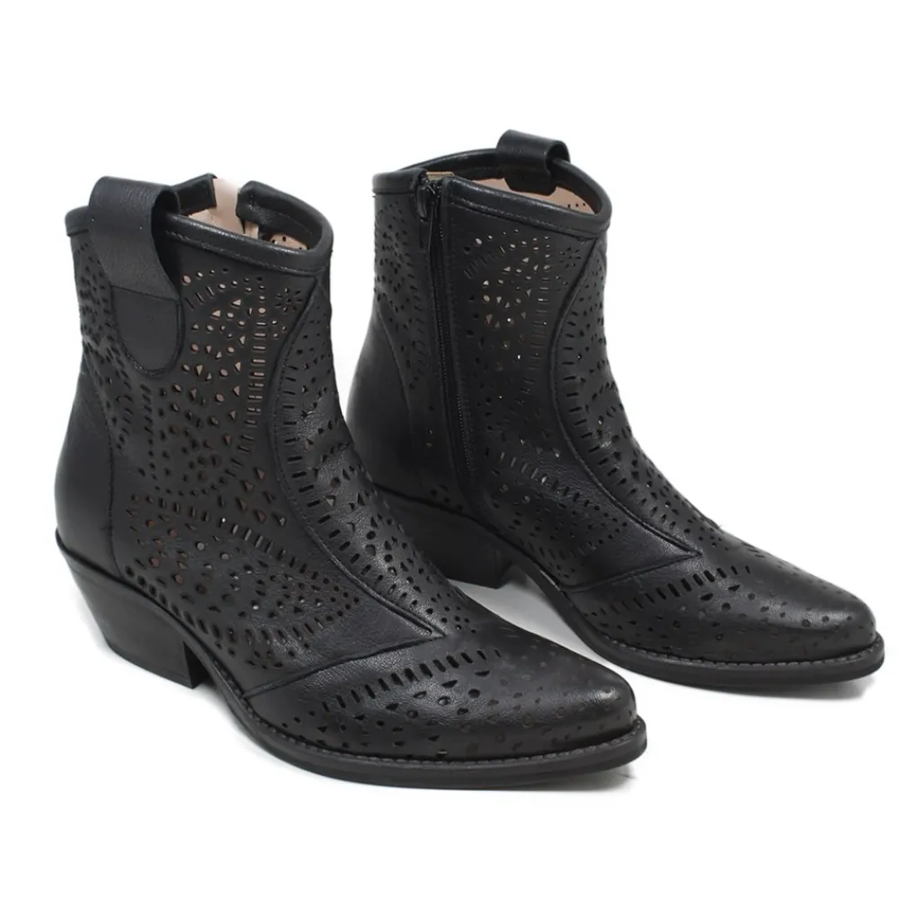 stivaletti_bassi_texani_c_3-2.webp Stivali Con Tacco | Stivali Estivi | Personal Stivaletti Bassi Texani Camperos Laserati "MAYA" - Nero