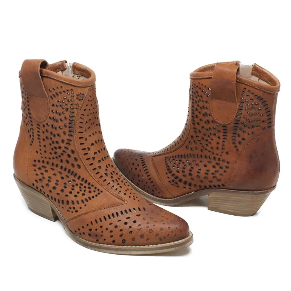 stivaletti_bassi_texani_c_4-1.webp Stivali Con Tacco | Stivali Estivi | Personal Stivaletti Bassi Texani Camperos Laserati "MAYA" - Cuoio