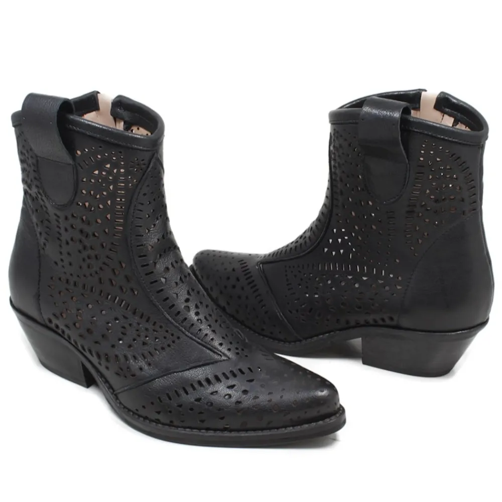 stivaletti_bassi_texani_c_4-2.webp Stivali Con Tacco | Stivali Estivi | Personal Stivaletti Bassi Texani Camperos Laserati "MAYA" - Nero