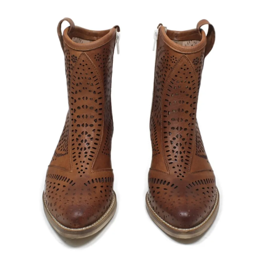 stivaletti_bassi_texani_c_5-1.webp Stivali Con Tacco | Stivali Estivi | Personal Stivaletti Bassi Texani Camperos Laserati "MAYA" - Cuoio