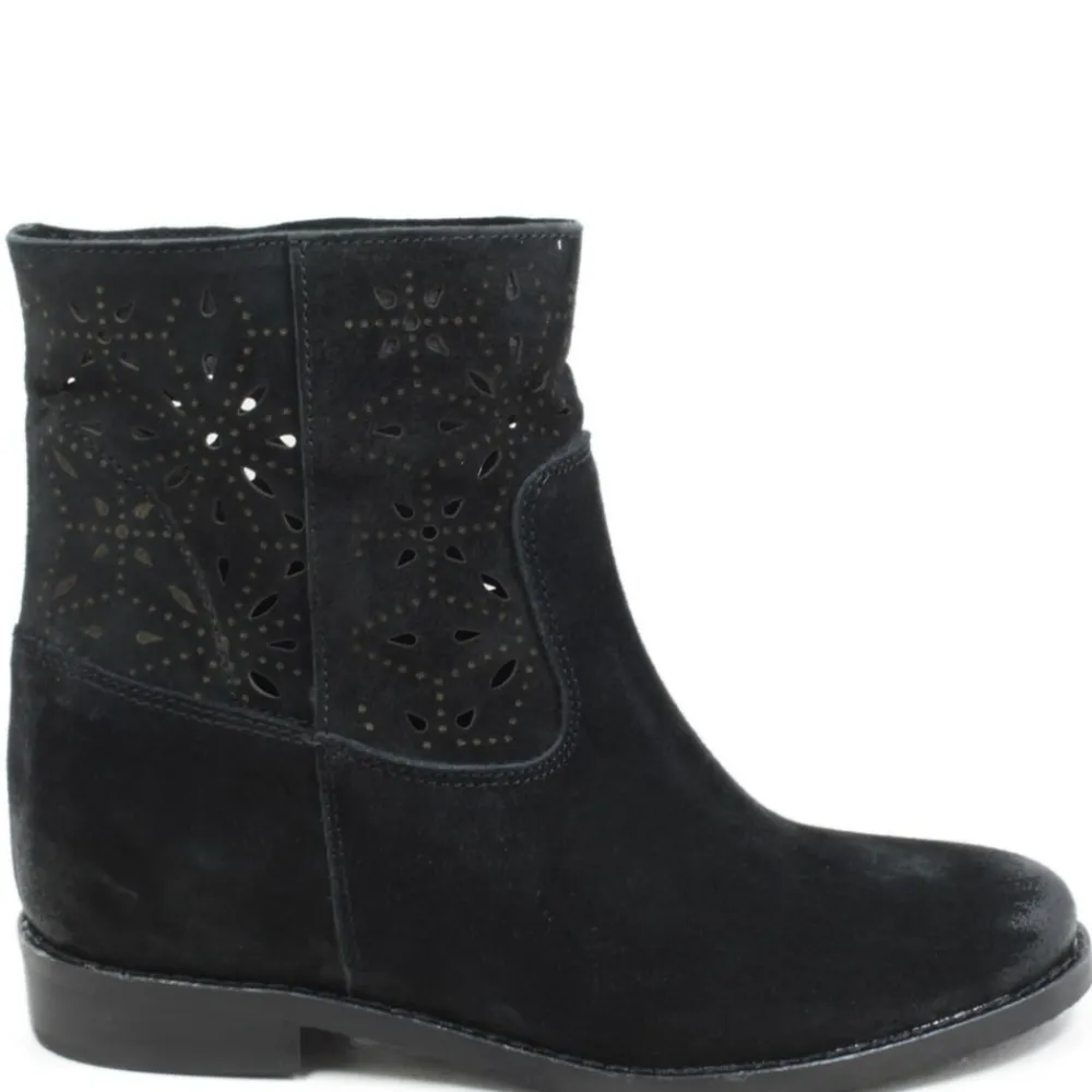 stivaletti_con_zeppa_inte_0-1.webp Stivali Estivi | Stivali E Scarpe Con Zeppa | Personal Stivaletti con zeppa interna laserati "Alley" - Camoscio Nero