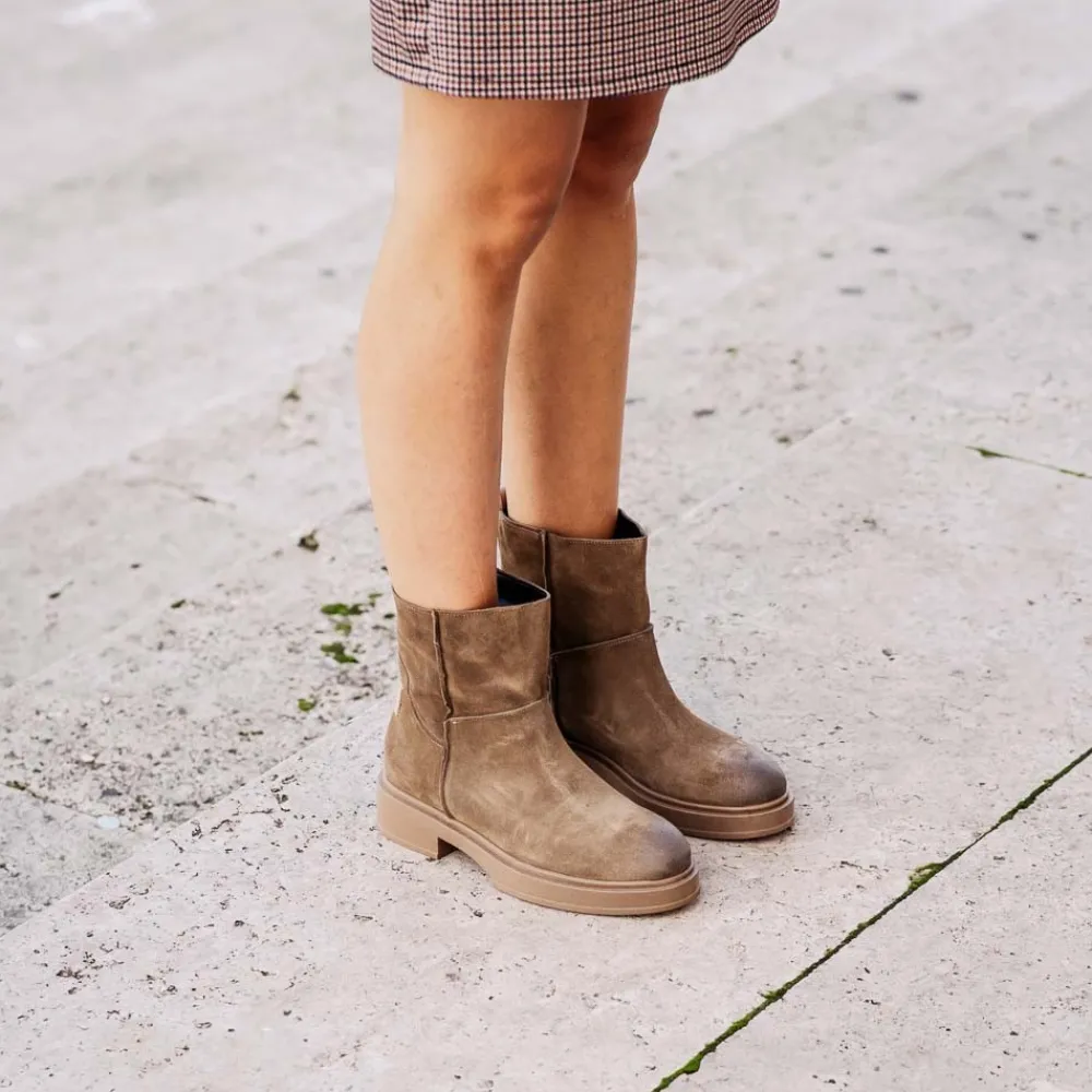 stivaletti_invernali_scam_1-1.webp Stivali Invernali | Bikers Invernali | Personal Stivaletti Invernali Scamosciati "DECK/B" - Taupe