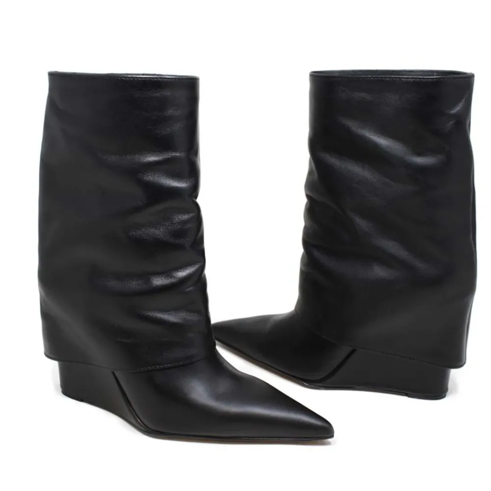 stivaletti_su_zeppa_alta__4.webp Stivali E Scarpe Con Zeppa | Stivali Invernali | Personal Stivaletti su Zeppa Alta Punta Fina e Bavero Risvolto "FILL" - Pelle Nero