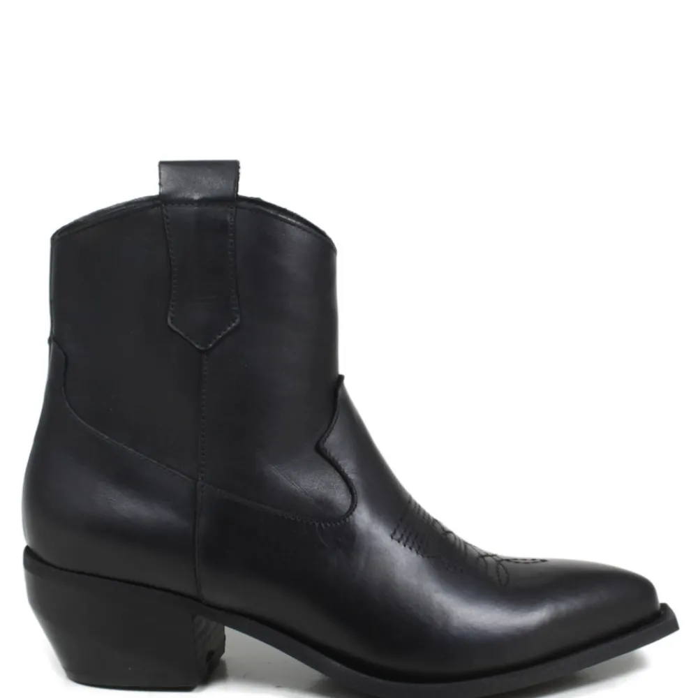 stivaletti_texani_alla_ca_0.webp Stivali Texani | Stivali Invernali | Personal Stivaletti Texani alla Caviglia con Ricamo e Cerniera "CAMERON" - Pelle Nero