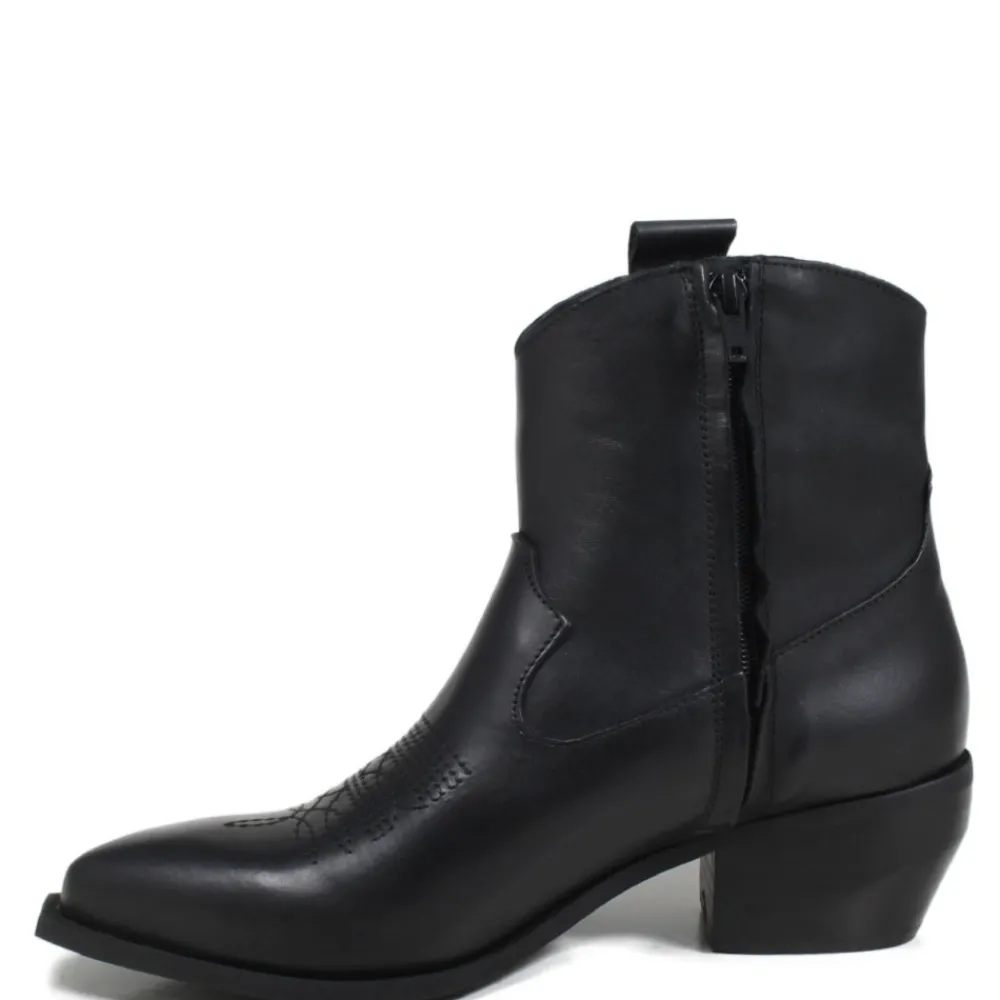 stivaletti_texani_alla_ca_1.webp Stivali Texani | Stivali Invernali | Personal Stivaletti Texani alla Caviglia con Ricamo e Cerniera "CAMERON" - Pelle Nero