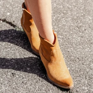 Stivali Estivi | Stivali Texani | In Time Stivaletti Texani  alla caviglia con Ricamo "PASO" - Camoscio Cuoio