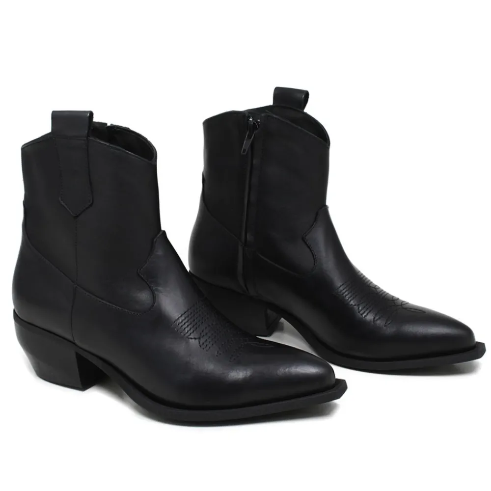 stivaletti_texani_alla_ca_2.webp Stivali Texani | Stivali Invernali | Personal Stivaletti Texani alla Caviglia con Ricamo e Cerniera "CAMERON" - Pelle Nero