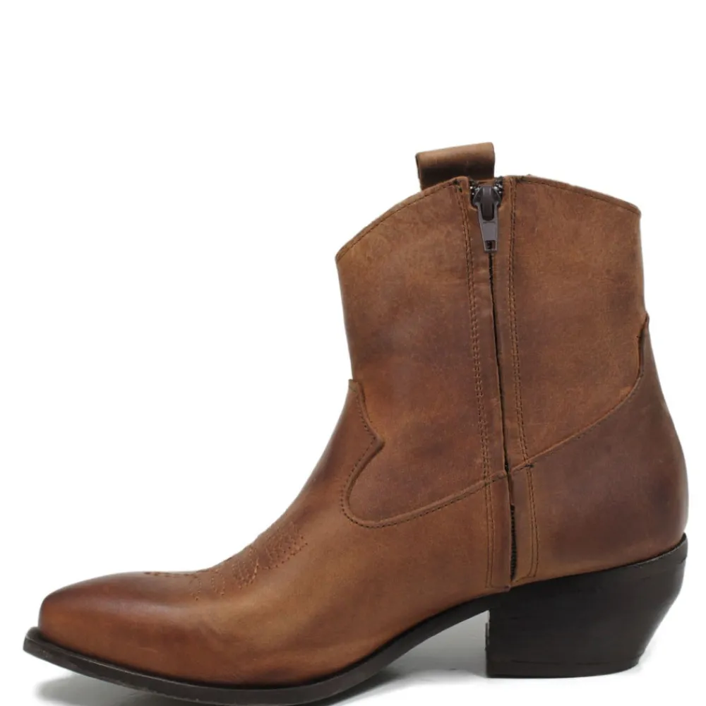 stivaletti_texani_alla_ca_3-1.webp Stivali Texani | Stivali Invernali | Personal Stivaletti Texani alla Caviglia con Ricamo e Cerniera "CAMERON" - Ingrassato Cuoio