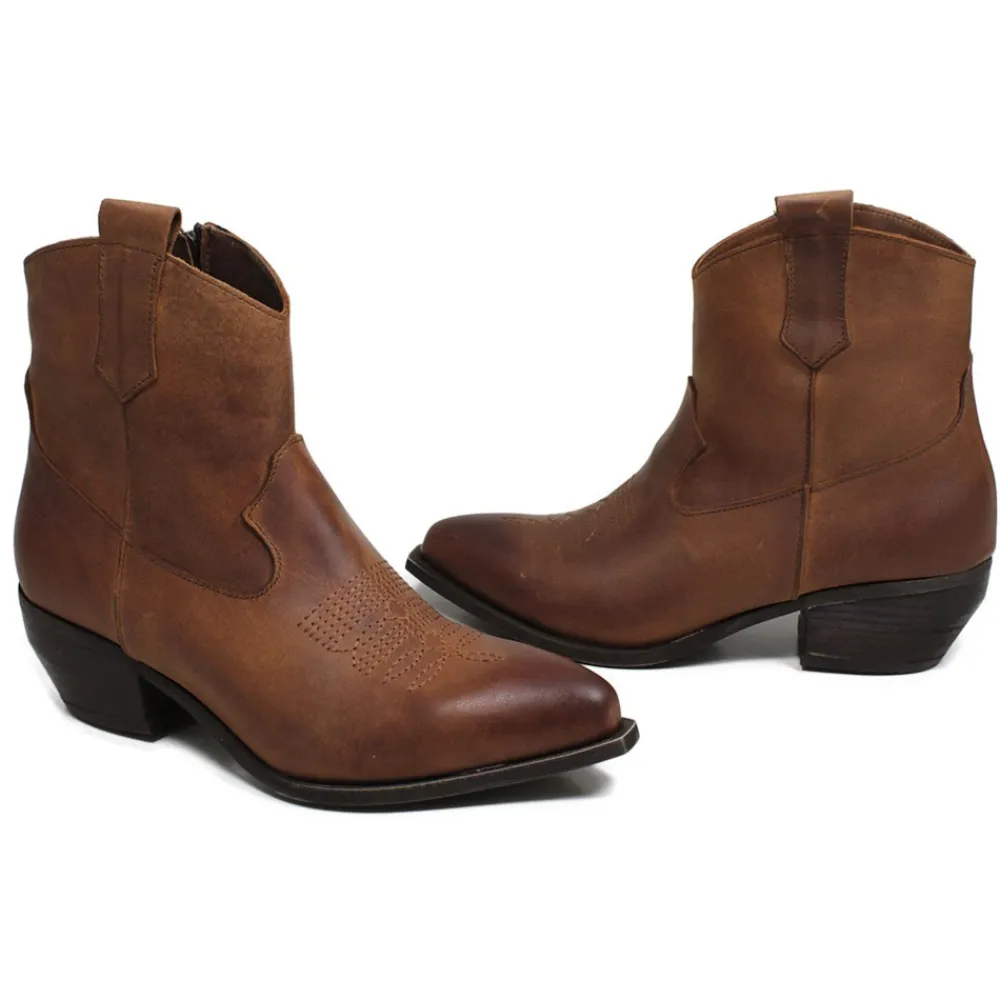 stivaletti_texani_alla_ca_5-1.webp Stivali Texani | Stivali Invernali | Personal Stivaletti Texani alla Caviglia con Ricamo e Cerniera "CAMERON" - Ingrassato Cuoio