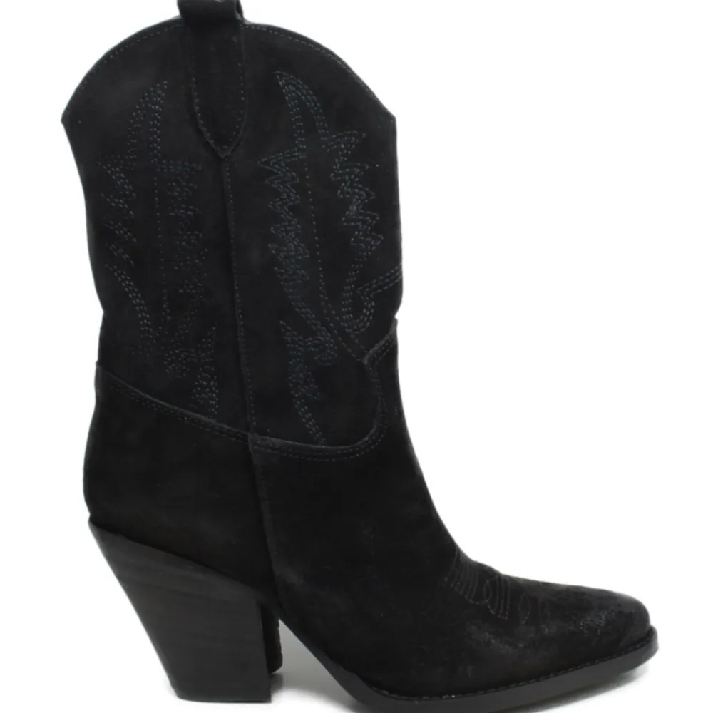 stivaletti_texani_campero_0-1.webp Stivali Con Tacco | Stivali Texani | Personal Stivaletti Texani Camperos Bassi Ricamati con tacco "Liam" - Camoscio Nero