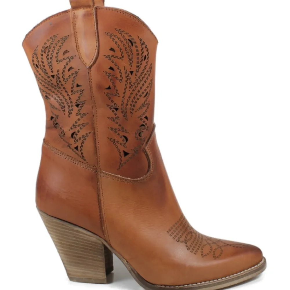 stivaletti_texani_campero_0.webp Stivali Con Tacco | Stivali Estivi | Personal Stivaletti Texani Camperos Bassi Laserati con tacco "Leny" - Cuoio