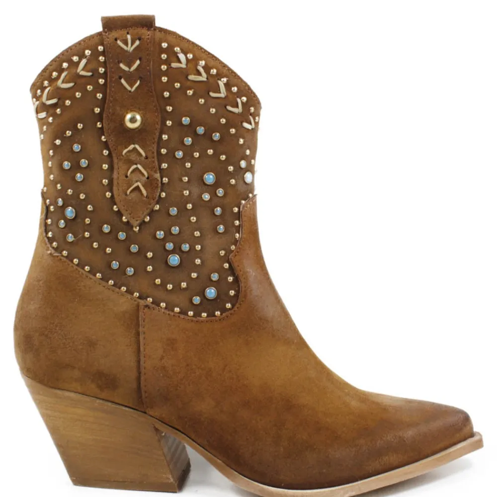 stivaletti_texani_con_bor_0-1.webp Stivali Con Tacco | Stivali Estivi | Personal Stivaletti Texani con Borchie e Perline "ARIZONA" - Cuoio