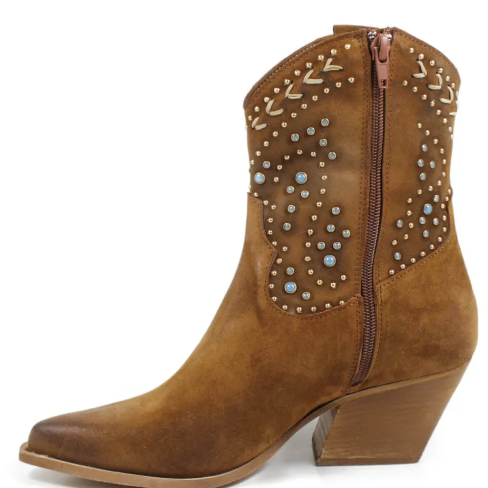 stivaletti_texani_con_bor_1-1.webp Stivali Con Tacco | Stivali Estivi | Personal Stivaletti Texani con Borchie e Perline "ARIZONA" - Cuoio