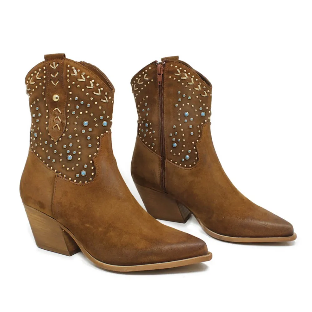 stivaletti_texani_con_bor_2-1.webp Stivali Con Tacco | Stivali Estivi | Personal Stivaletti Texani con Borchie e Perline "ARIZONA" - Cuoio