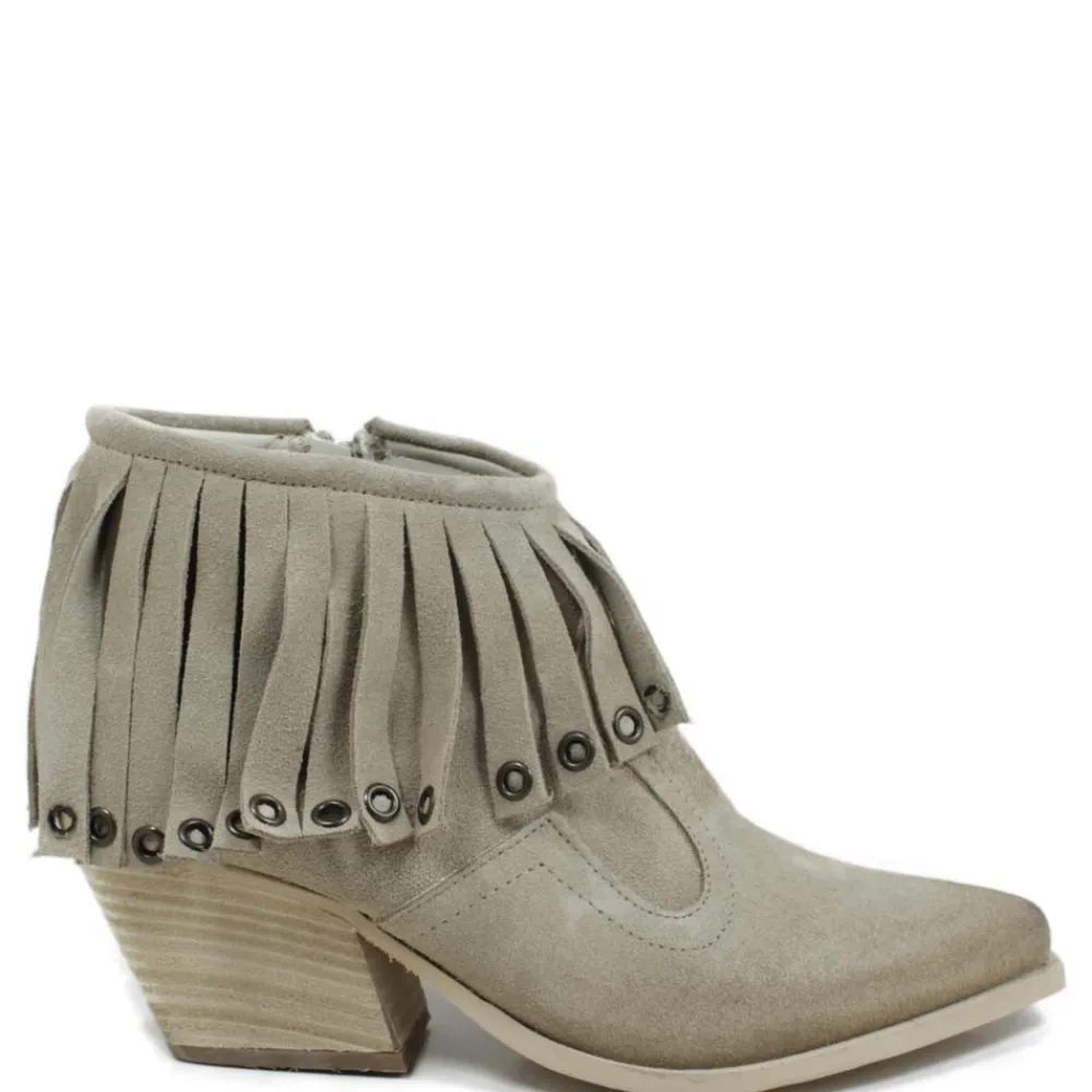 stivaletti_texani_con_fra_0-1.webp Stivali Con Tacco | Tronchetti | Personal Stivaletti Texani con Frange e Occhielli "Trenza" - Beige