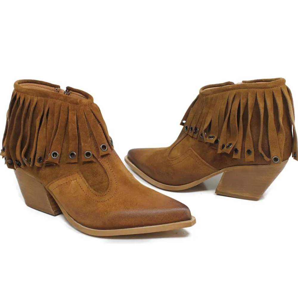 stivaletti_texani_con_fra_3.webp Stivali Con Tacco | Tronchetti | Personal Stivaletti Texani con Frange e Occhielli "Trenza" - Cuoio