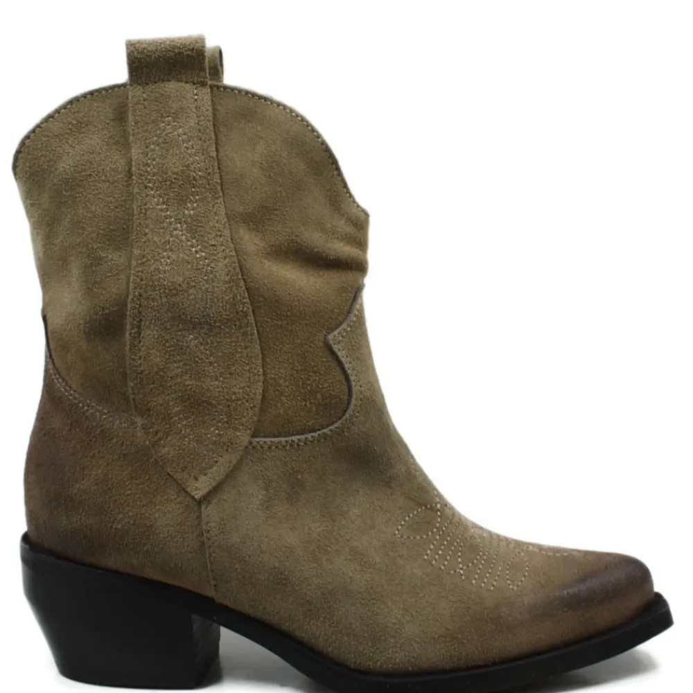 stivaletti_texani_con_ric_0-1.webp Stivali Texani | Stivali Invernali | Personal Stivaletti Texani con Ricamo "LORAH" - Camoscio Taupe