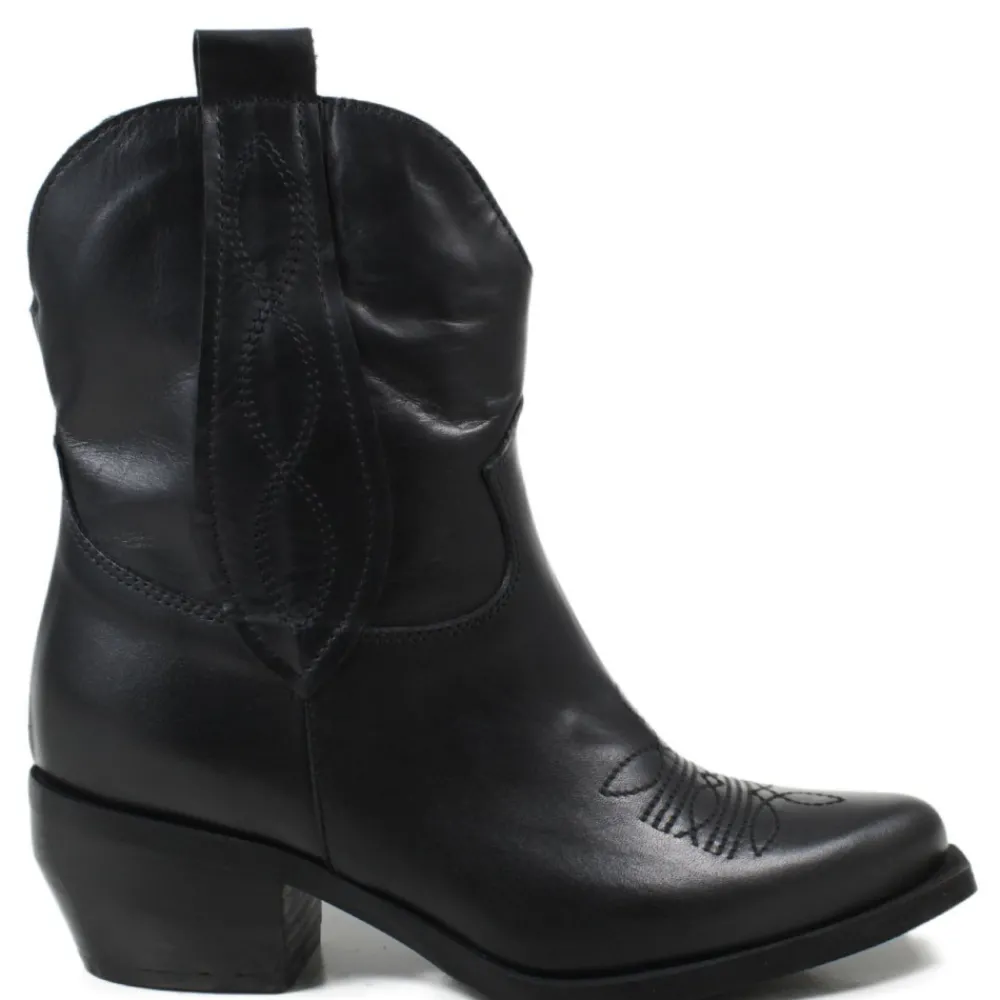 stivaletti_texani_con_ric_0-2.webp Stivali Texani | Stivali Invernali | Personal Stivaletti Texani con Ricamo "LORAH" - Pelle Nero