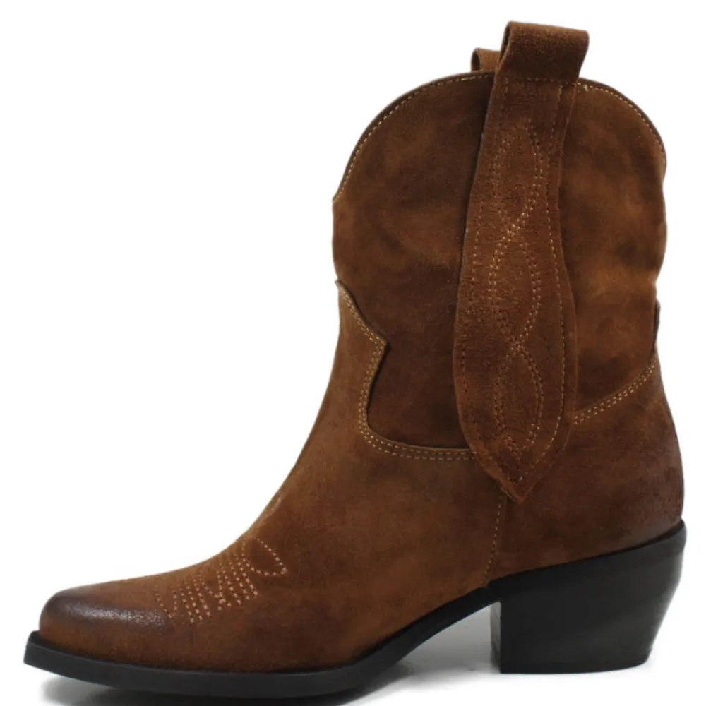 stivaletti_texani_con_ric_3.webp Stivali Texani | Stivali Invernali | Personal Stivaletti Texani con Ricamo "LORAH" - Camoscio Cuoio