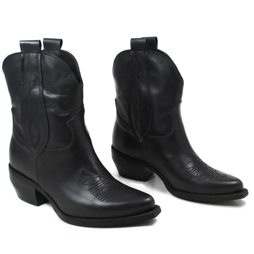 stivaletti_texani_con_ric_5-2.webp Stivali Texani | Stivali Invernali | Personal Stivaletti Texani con Ricamo "LORAH" - Pelle Nero