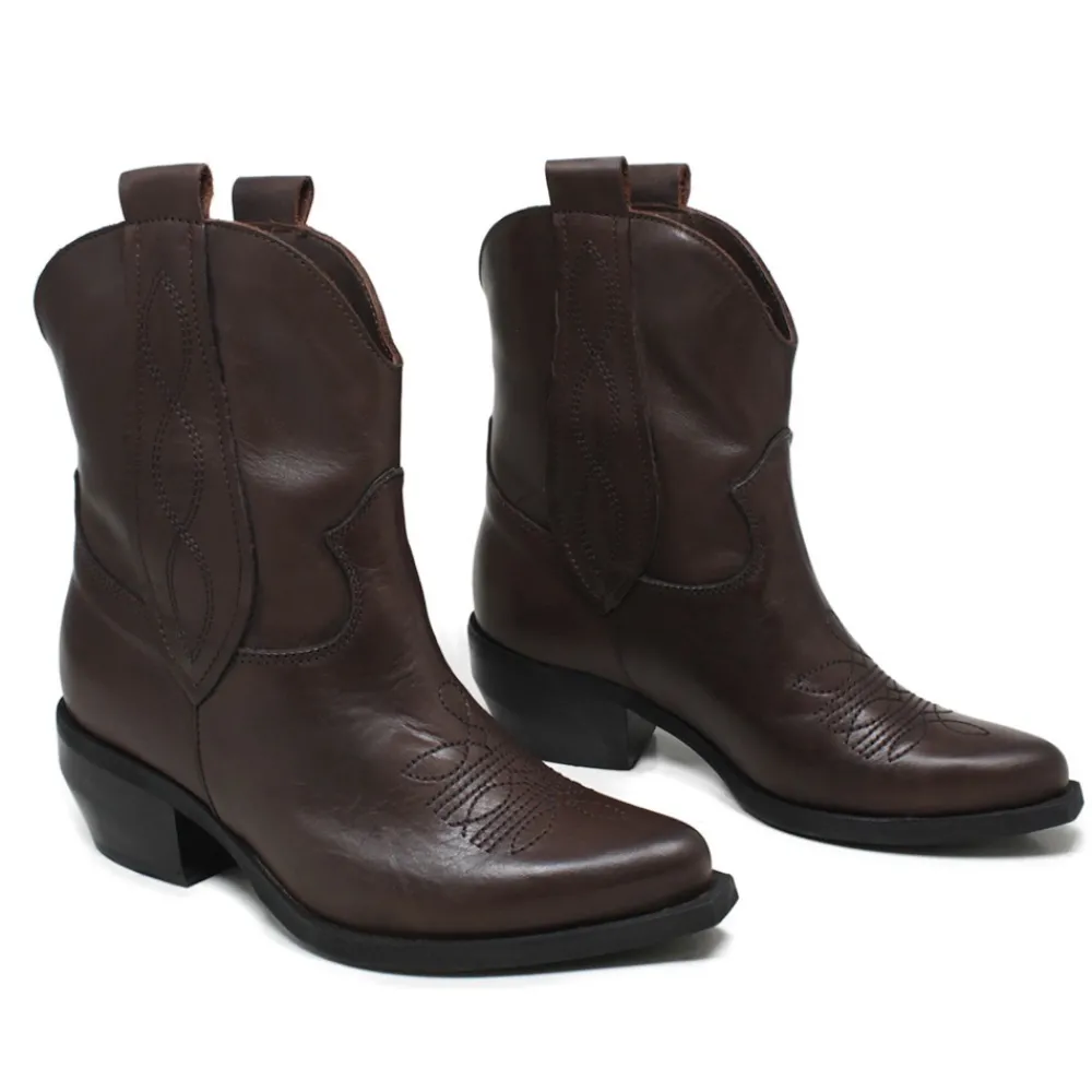 stivaletti_texani_con_ric_5-3.webp Stivali Texani | Stivali Invernali | Personal Stivaletti Texani con Ricamo "LORAH" - Pelle Marrone TestadiMoro