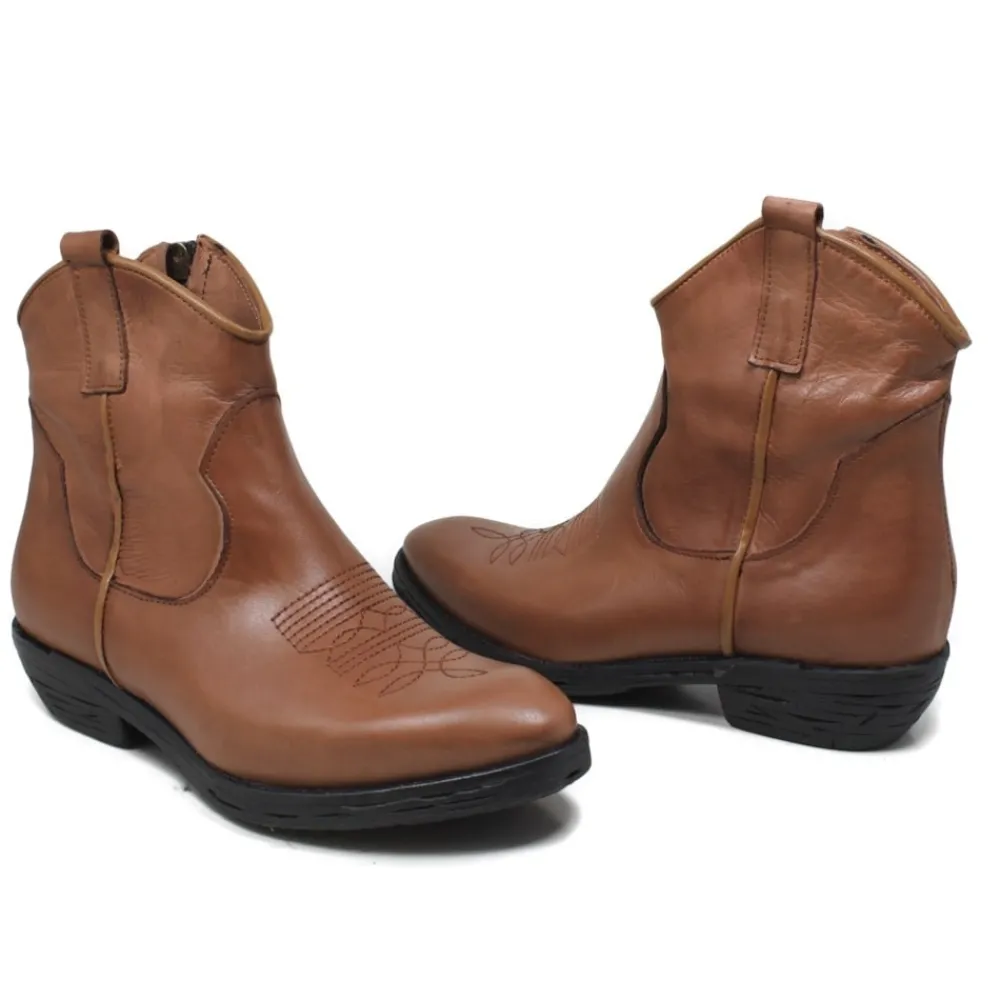 stivaletti_texani_ricamat_3.webp Stivali Texani | Stivali Invernali | In Time Stivaletti Texani Ricamati "ELIZA" - Pelle Cuoio