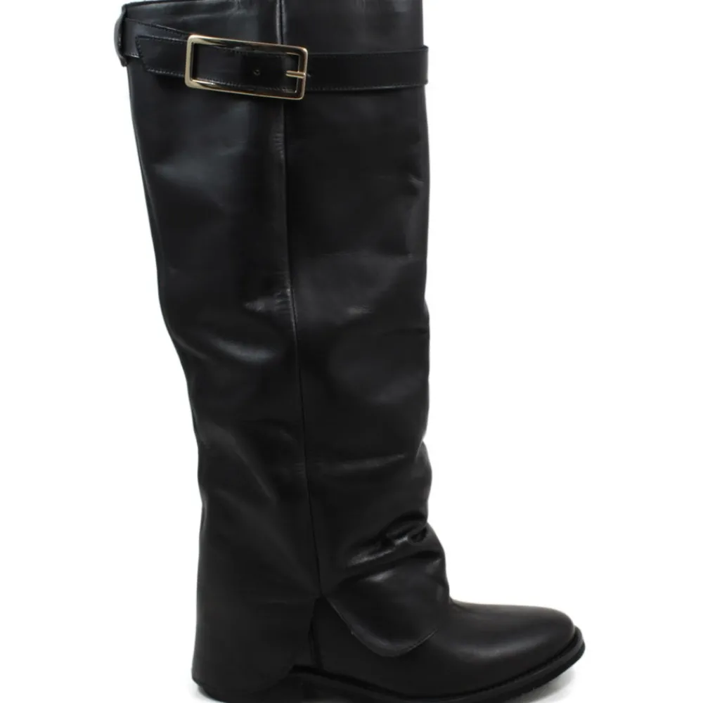 stivali_alti_con_zeppa_in_0.webp Stivali E Scarpe Con Zeppa | Stivali Invernali | Personal Stivali alti con zeppa interna e bavero risvolto "ALENA" - Pelle Nero