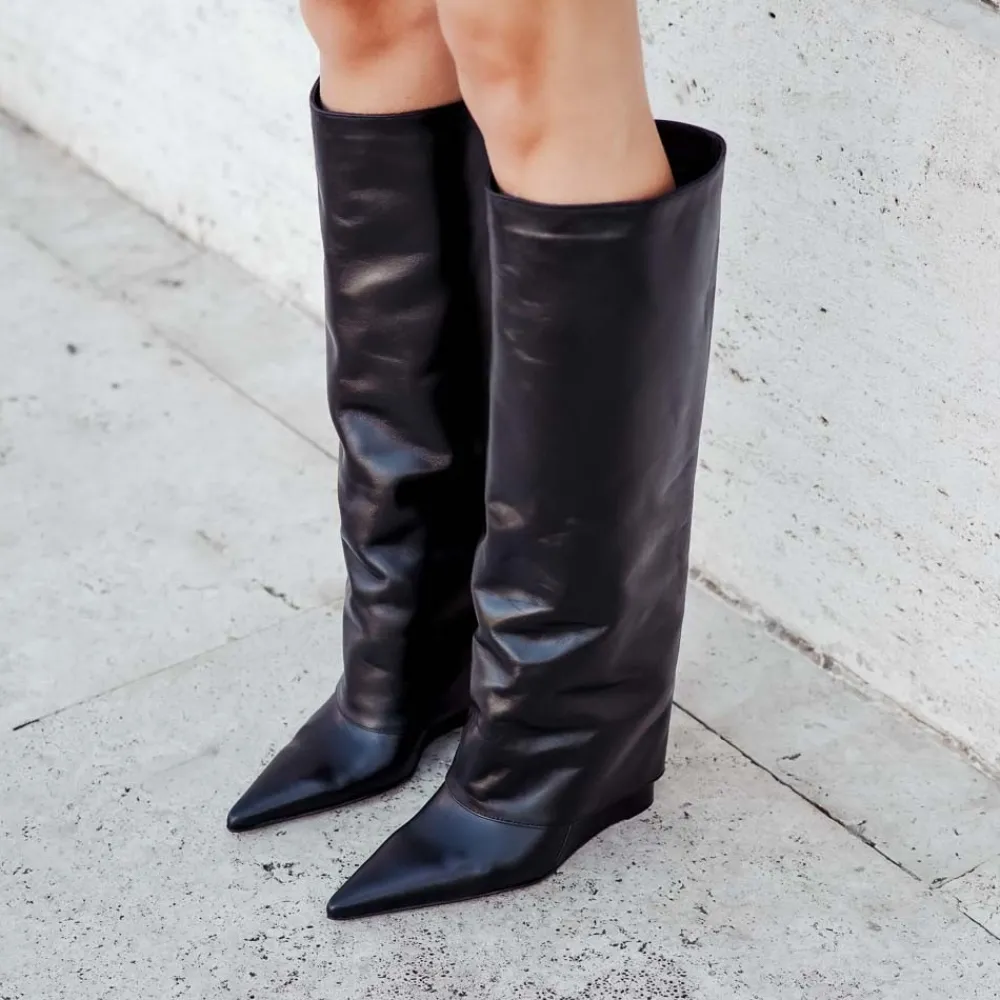 stivali_alti_su_zeppa_alt_3.webp Stivali E Scarpe Con Zeppa | Stivali Invernali | Personal Stivali Alti su Zeppa Alta Punta Fina e Bavero Risvolto "LIF" - Pelle Nero