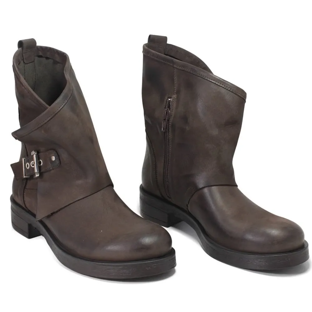 stivali_bassi_biker_boots_4-2.webp Stivali Invernali | Bikers Invernali | In Time Stivali Bassi Biker Boots Fibbia "MANTRA/B" - Testa di Moro TestadiMoro