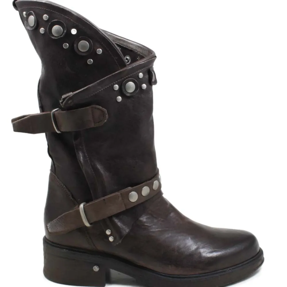 stivali_biker_boots_con_b_0-2.webp Stivali Invernali | Bikers Invernali | Personal Stivali Biker Boots con borchie e due cinturini "MAIRA" - Lavato Marrone TestadiMoro