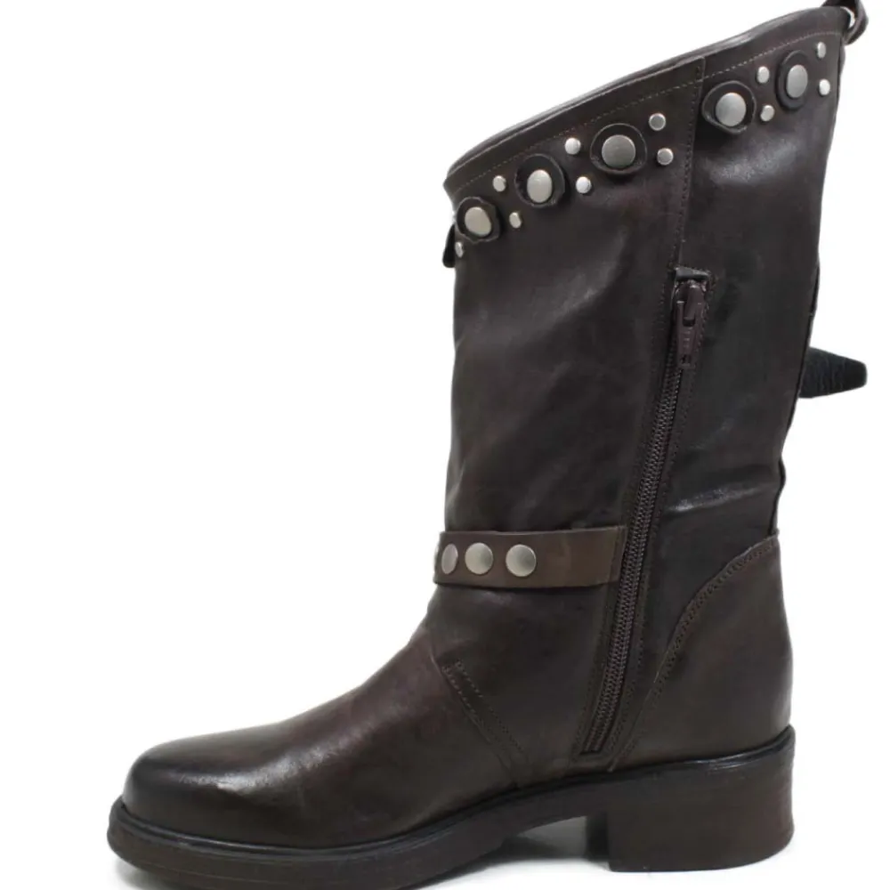 stivali_biker_boots_con_b_2-2.webp Stivali Invernali | Bikers Invernali | Personal Stivali Biker Boots con borchie e due cinturini "MAIRA" - Lavato Marrone TestadiMoro