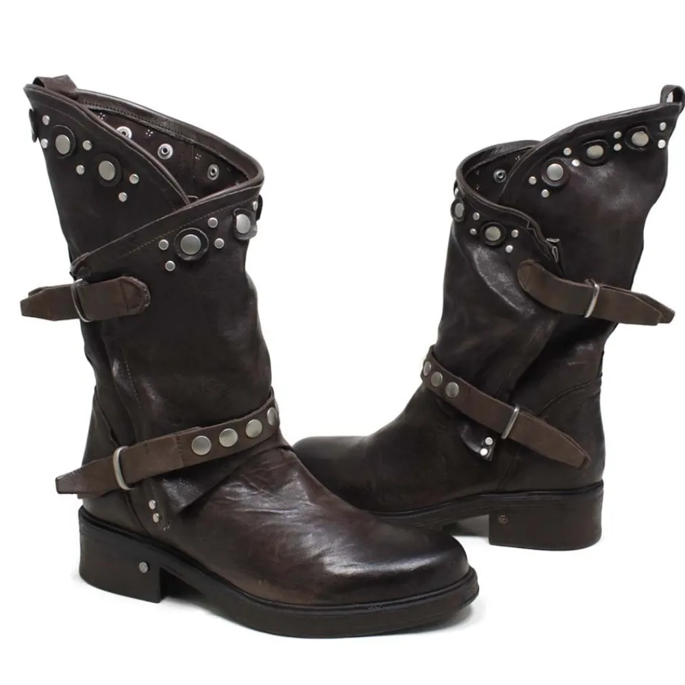 stivali_biker_boots_con_b_5-2.webp Stivali Invernali | Bikers Invernali | Personal Stivali Biker Boots con borchie e due cinturini "MAIRA" - Lavato Marrone TestadiMoro