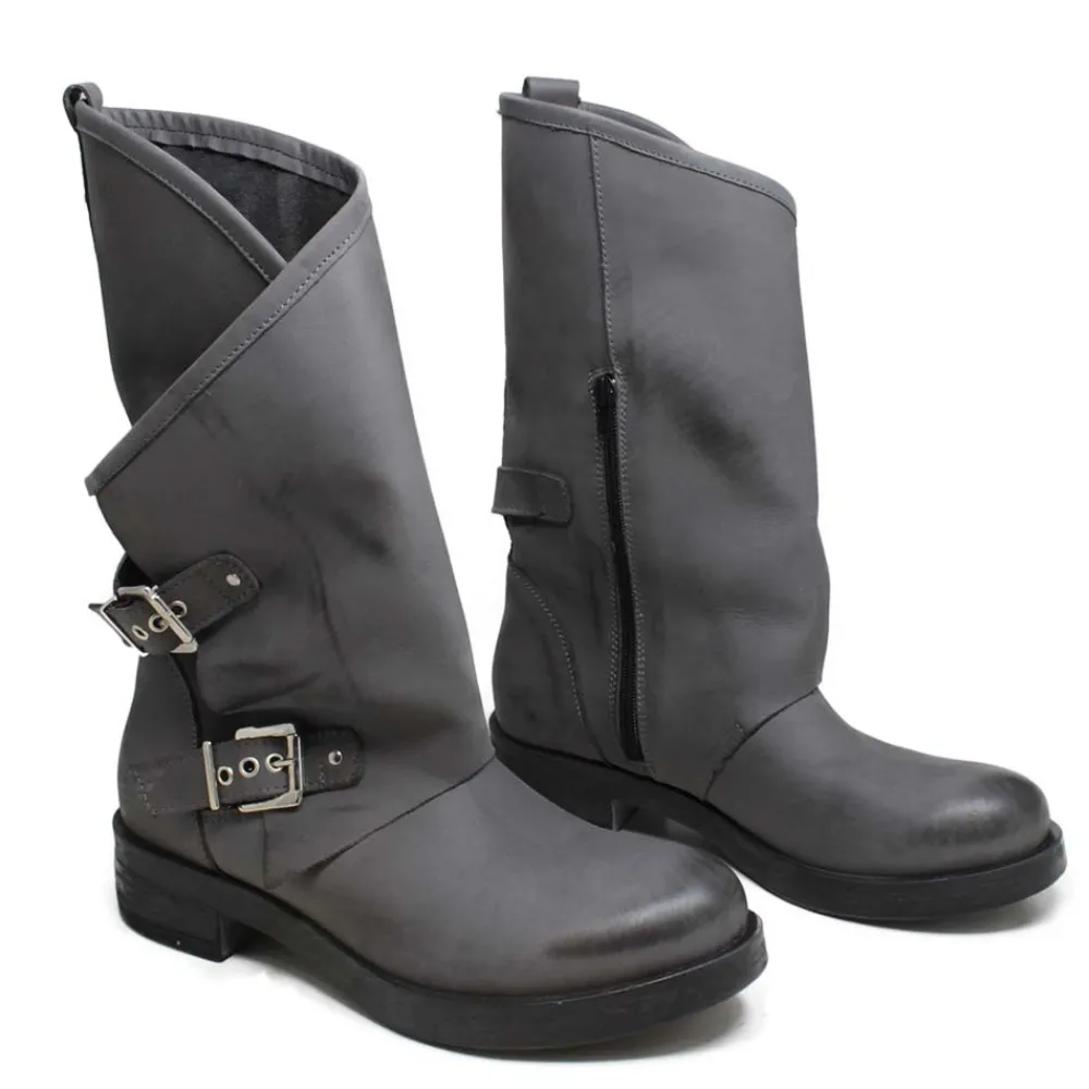 stivali_biker_boots_con_d_4-4.webp Stivali Invernali | Bikers Invernali | In Time Stivali Biker Boots con due fibbie "MANTRA/A" - Grigio