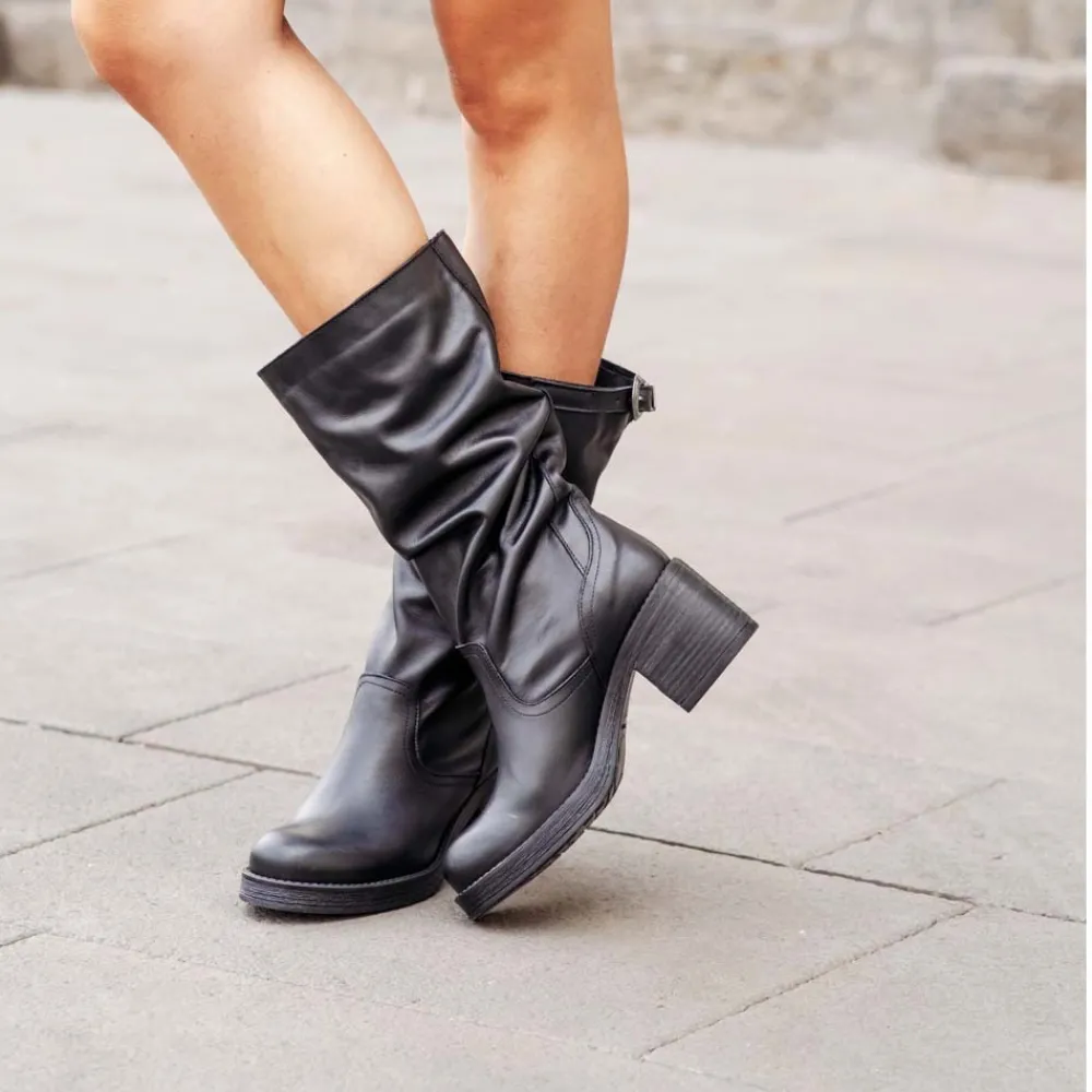 stivali_biker_boots_medi__3.webp Stivali Con Tacco | Stivali Invernali | In Time Stivali Biker Boots Medi con Tacco "58/M" - Pelle Nero