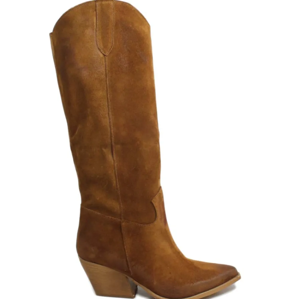 stivali_camperos_alti_in__0-1.webp Stivali Con Tacco | Stivali Estivi | Personal Stivali Camperos Alti in Pelle Scamosciata "PAM" - Cuoio