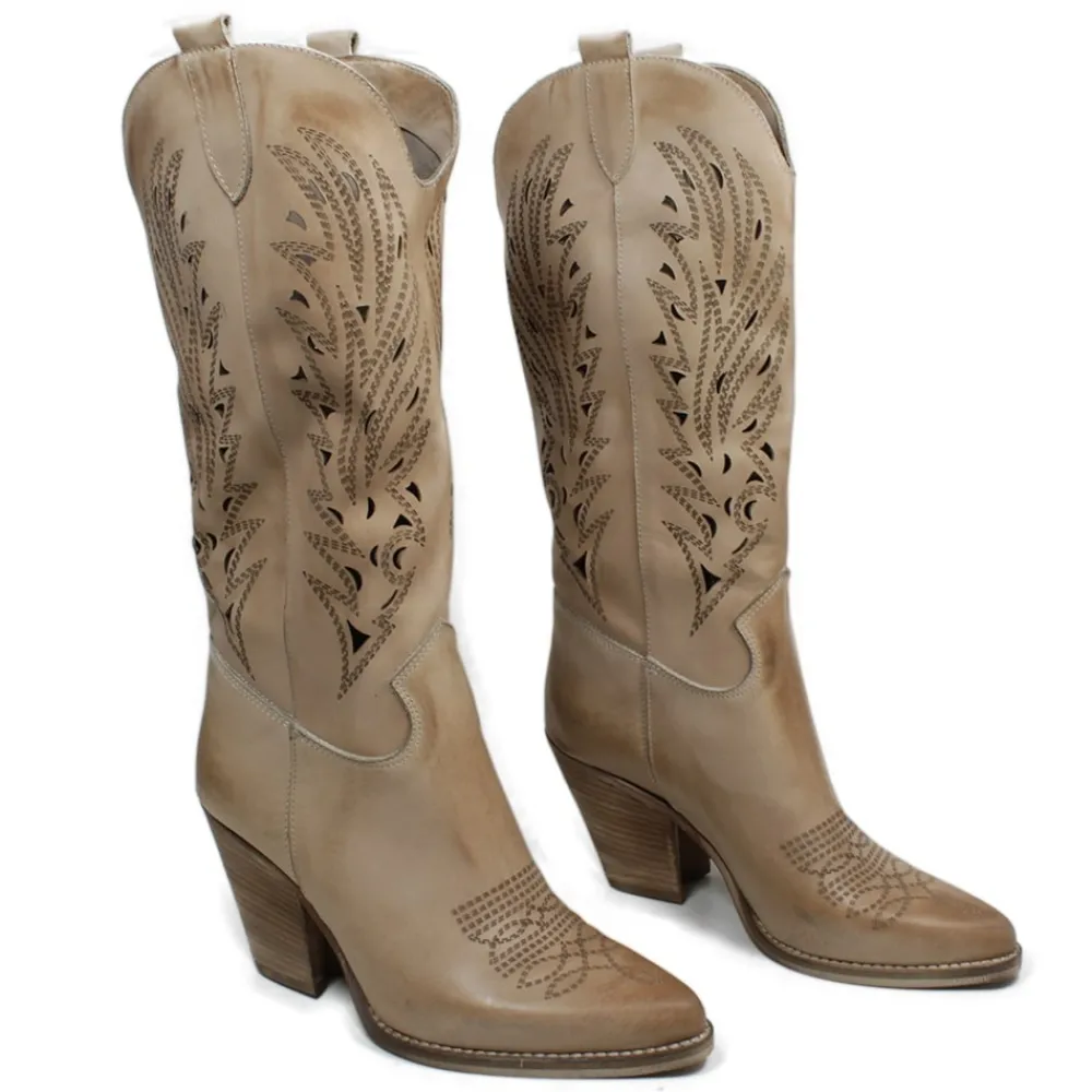 stivali_camperos_alti_las_2.webp Stivali Con Tacco | Stivali Estivi | Personal Stivali Camperos Alti Laserati con tacco "Samy" - Taupe