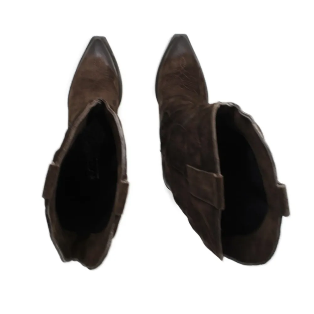 stivali_camperos_texani_c_6-2.webp Stivali Con Tacco | Stivali Texani | In Time Stivali Camperos Texani con Ricamo Imbottito "PAULA" - Camoscio Marrone TestadiMoro