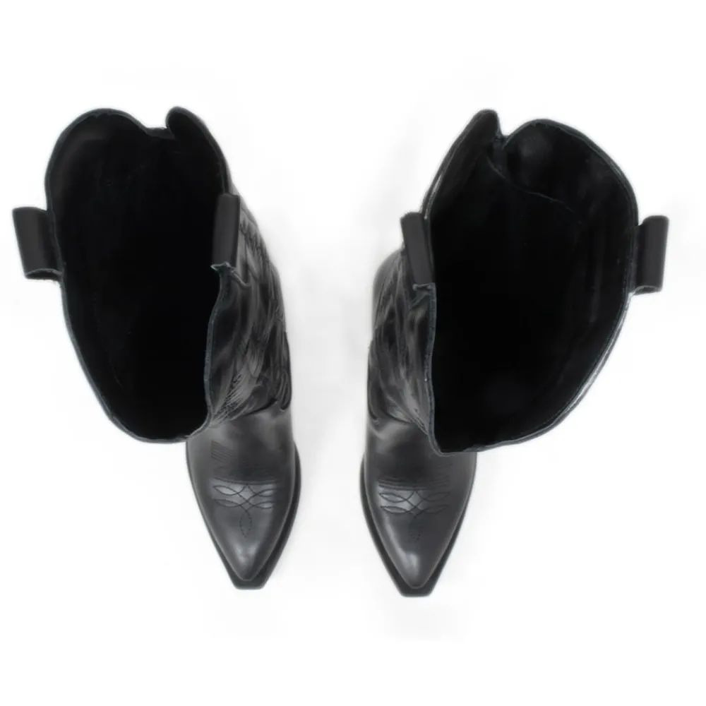 stivali_camperos_texani_c_8.webp Stivali Con Tacco | Stivali Texani | In Time Stivali Camperos Texani con Ricamo Imbottito "PAULA" - Pelle Nero