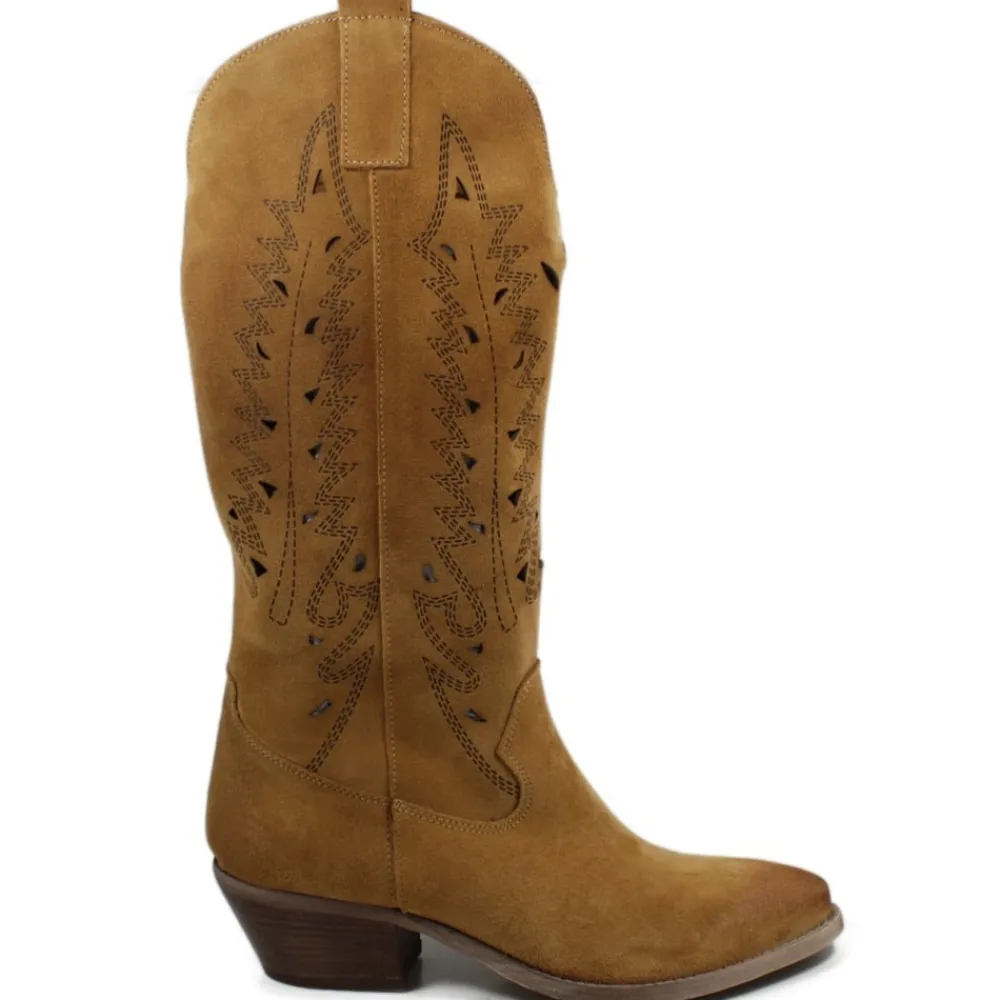 stivali_camperos_texani_t_0.webp Stivali Con Tacco | Stivali Estivi | In Time Stivali Camperos Texani Traforati a Laser "JULIA" - Camoscio Cuoio