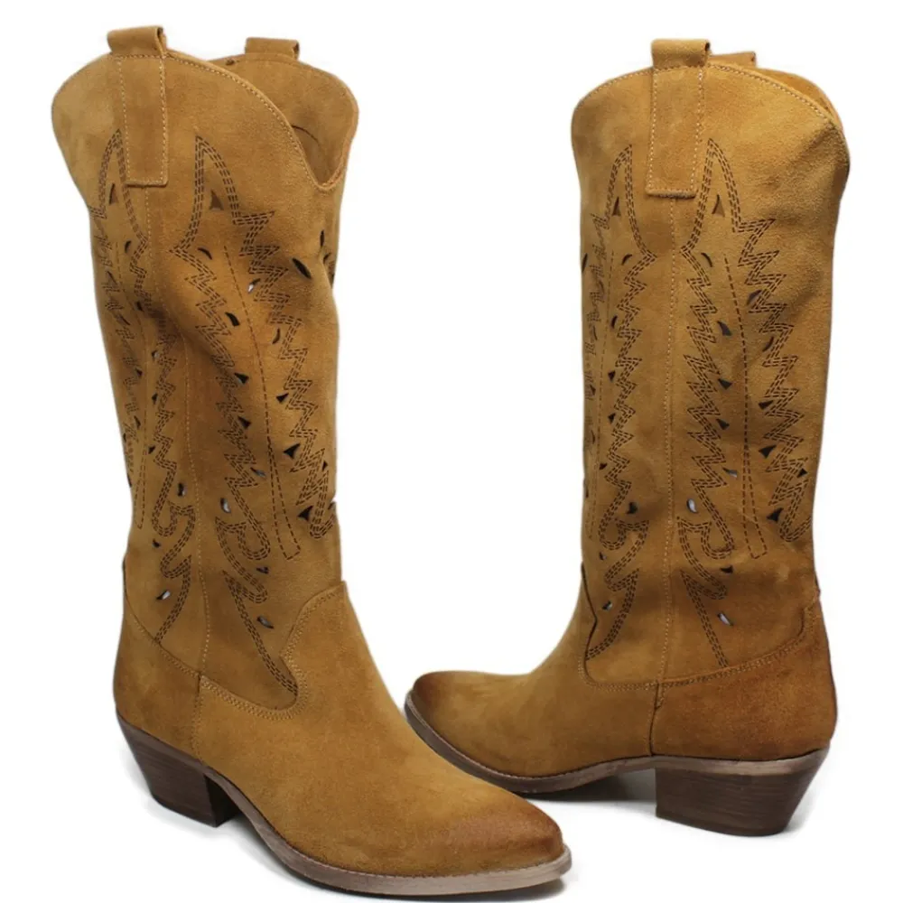 stivali_camperos_texani_t_3.webp Stivali Con Tacco | Stivali Estivi | In Time Stivali Camperos Texani Traforati a Laser "JULIA" - Camoscio Cuoio