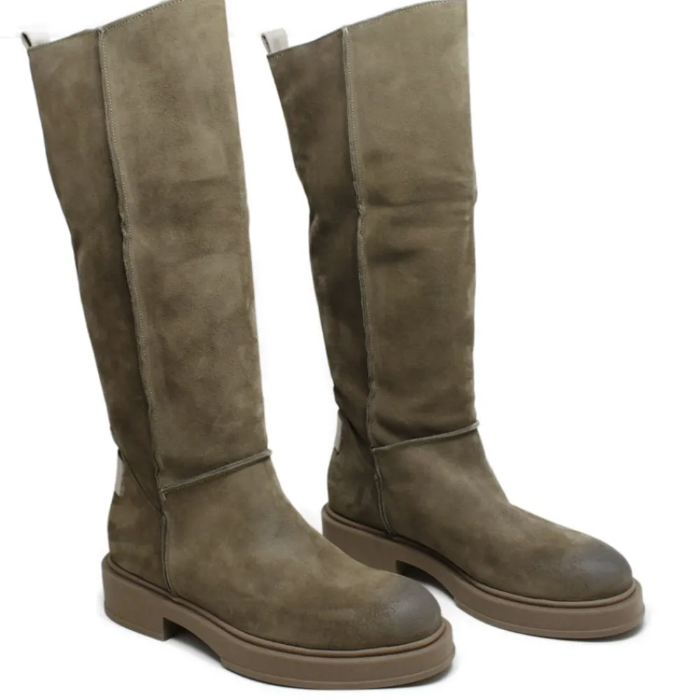 stivali_invernali_alti_sc_2-1.webp Stivali Invernali | Bikers Invernali | Personal Stivali Invernali Alti Scamosciati "DECK/A" - Taupe