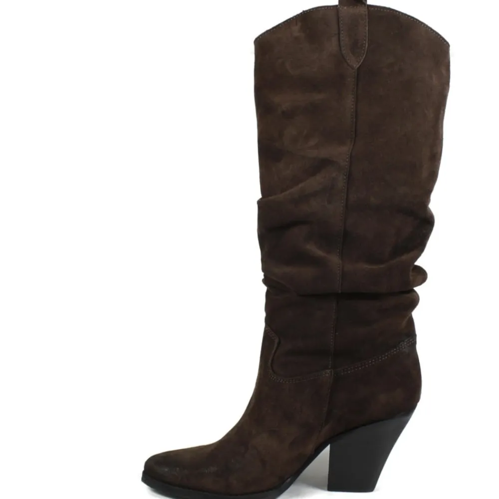 stivali_texani_camperos_a_2-1.webp Stivali Con Tacco | Stivali Invernali | Personal Stivali Texani Camperos Arricciati con tacco "EMILY" - Camoscio Testa di Moro TestadiMoro