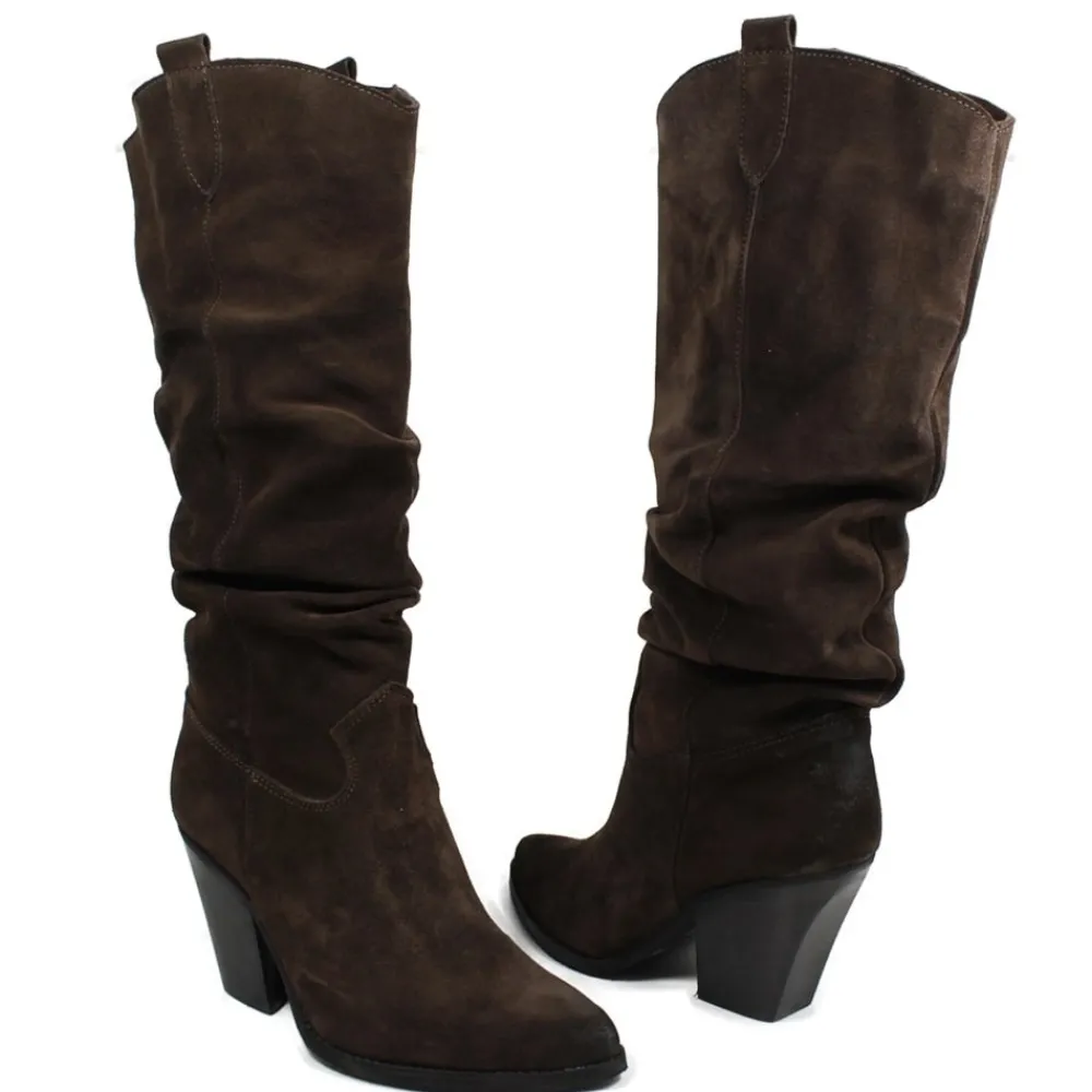 stivali_texani_camperos_a_5-1.webp Stivali Con Tacco | Stivali Invernali | Personal Stivali Texani Camperos Arricciati con tacco "EMILY" - Camoscio Testa di Moro TestadiMoro