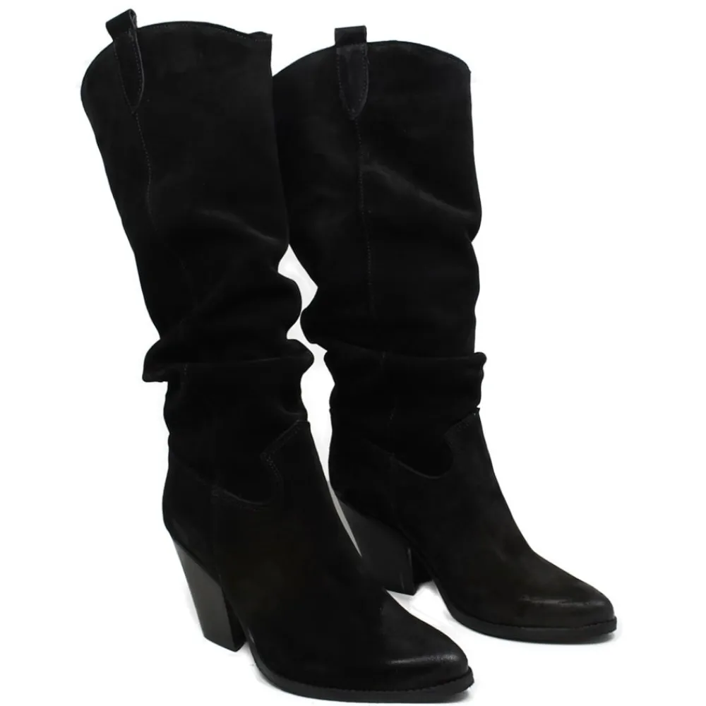 stivali_texani_camperos_a_5-2.webp Stivali Con Tacco | Stivali Texani | Personal Stivali Texani Camperos Arricciati con tacco "EMILY" - Camoscio Nero