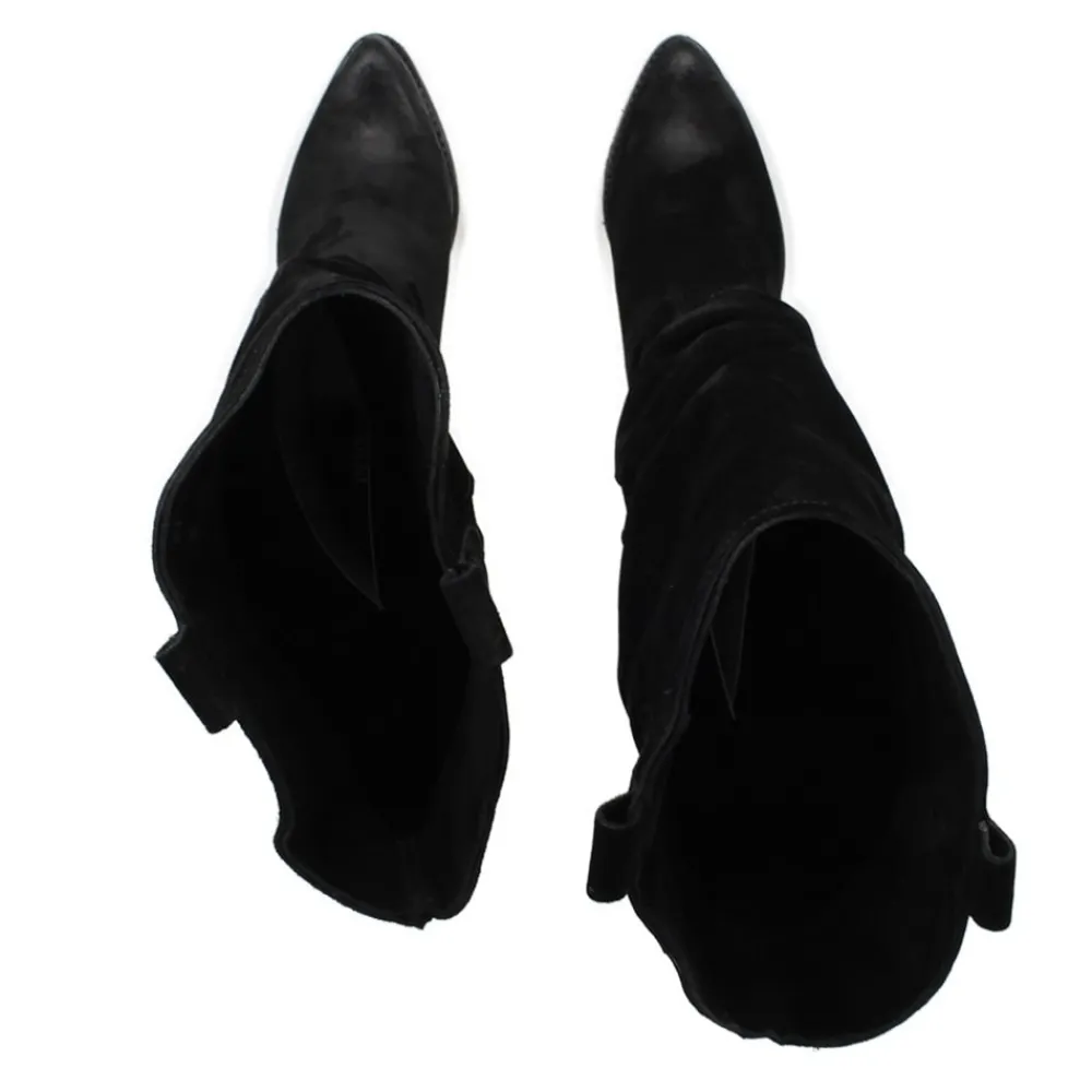 stivali_texani_camperos_a_7-1.webp Stivali Con Tacco | Stivali Texani | Personal Stivali Texani Camperos Arricciati con tacco "EMILY" - Camoscio Nero