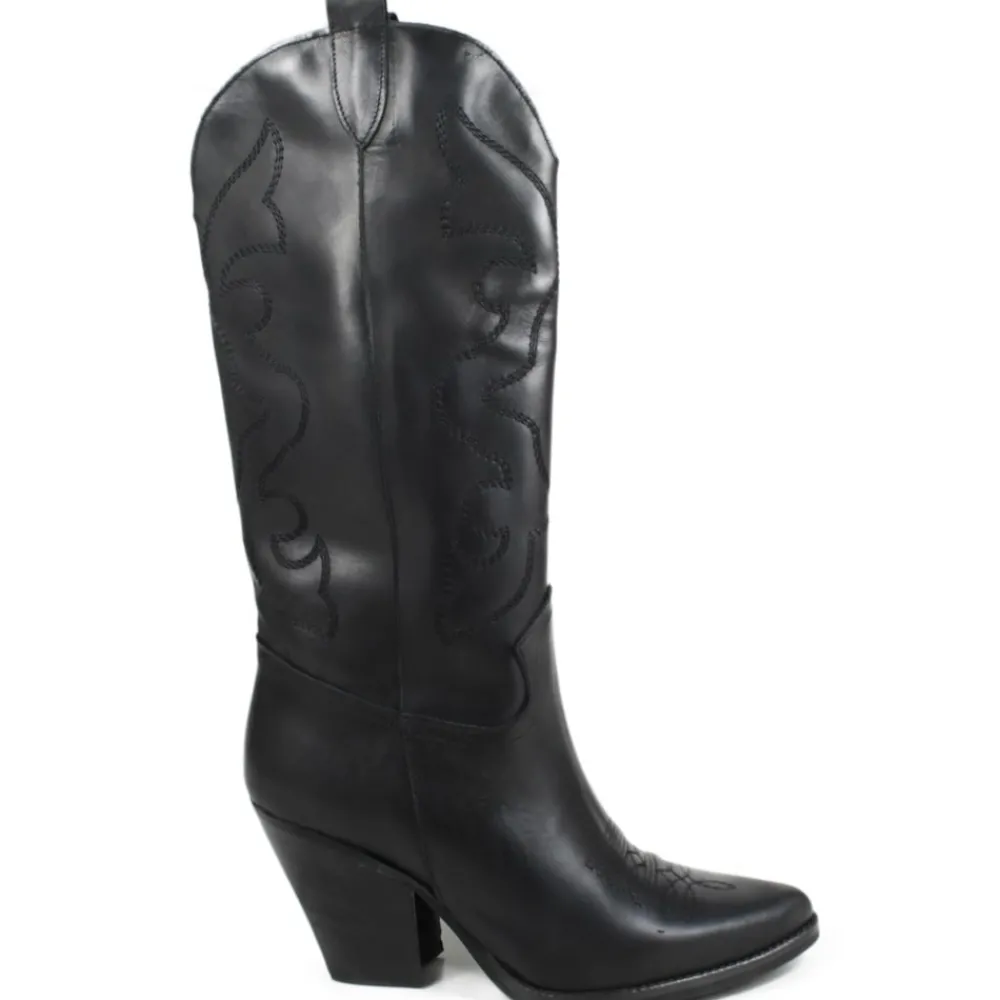 stivali_texani_camperos_r_0.webp Stivali Con Tacco | Stivali Texani | Personal Stivali Texani Camperos Ricamati con tacco "Leyla" - Nero