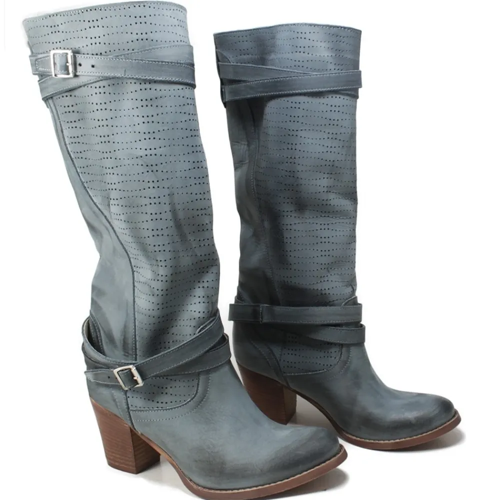 stivali_traforati_con_cin_2.webp Stivali Con Tacco | Stivali Estivi | In Time Stivali Traforati con Cinturini e Tacco Medio "Keli" - Nabuk Jeans