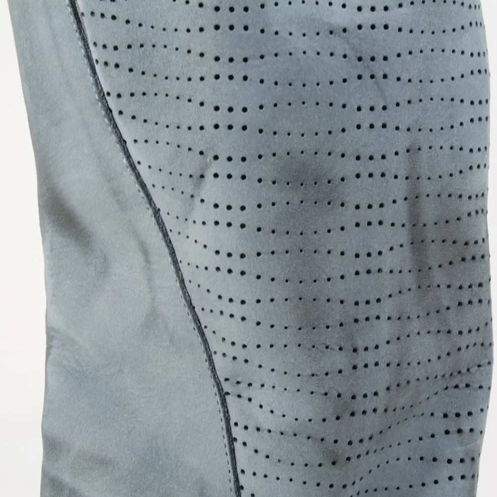 stivali_traforati_con_cin_4.webp Stivali Con Tacco | Stivali Estivi | In Time Stivali Traforati con Cinturini e Tacco Medio "Keli" - Nabuk Jeans