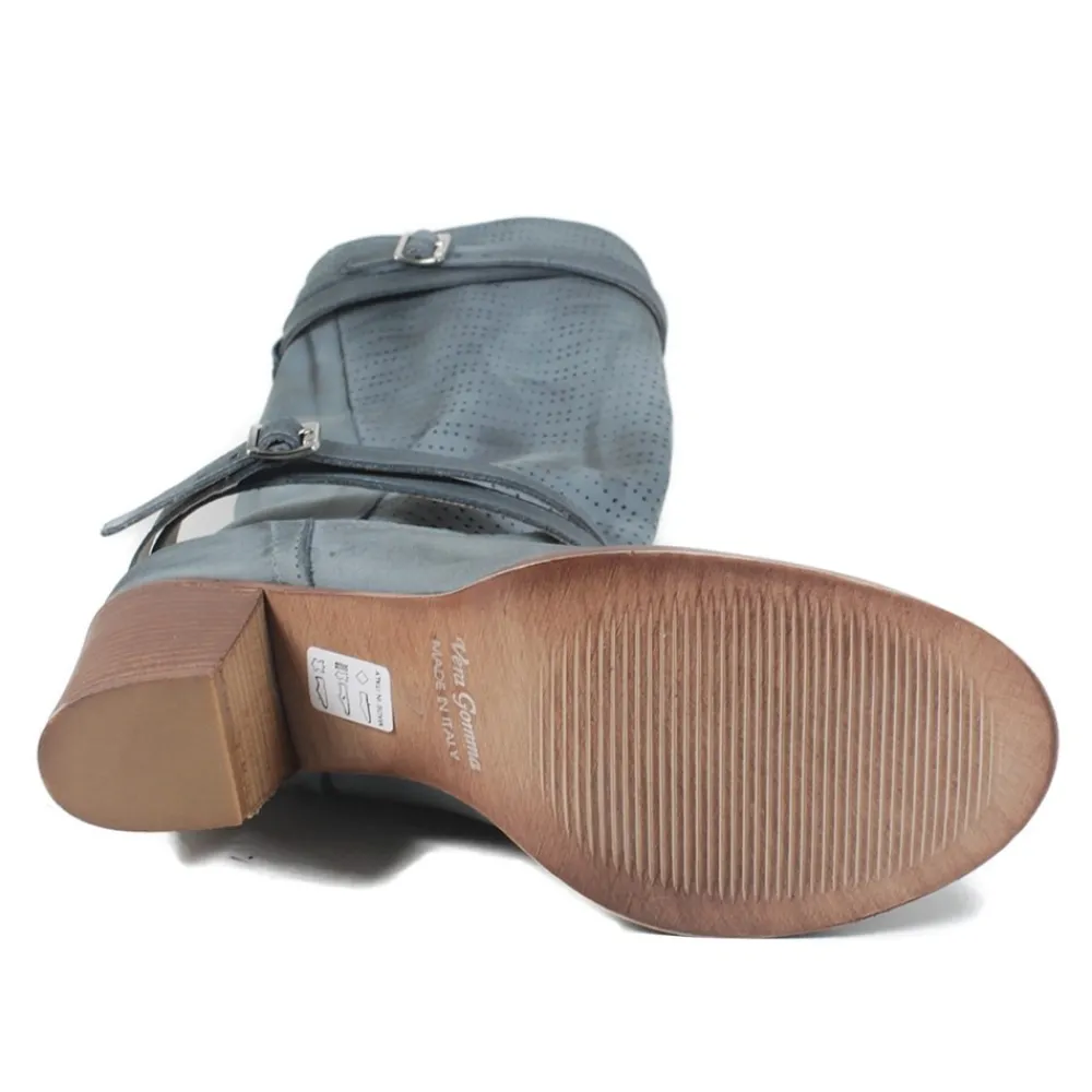 stivali_traforati_con_cin_5.webp Stivali Con Tacco | Stivali Estivi | In Time Stivali Traforati con Cinturini e Tacco Medio "Keli" - Nabuk Jeans